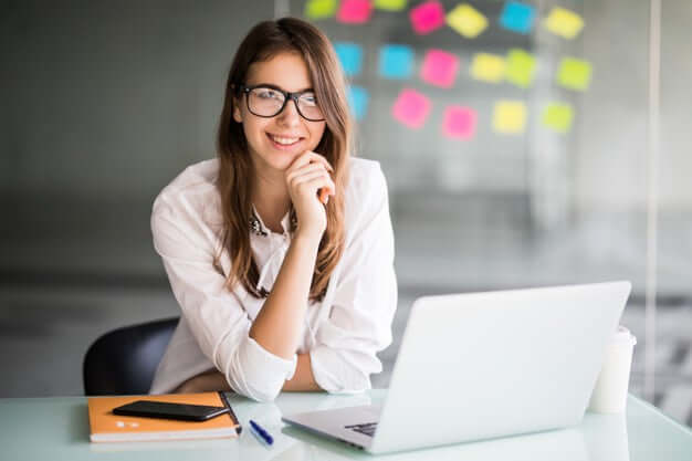¿Por qué invertir en muebles ergonómicos?
