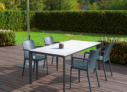 #color_gris oscuro #color_rojo #color_blanco #color_capuccino #color_negro